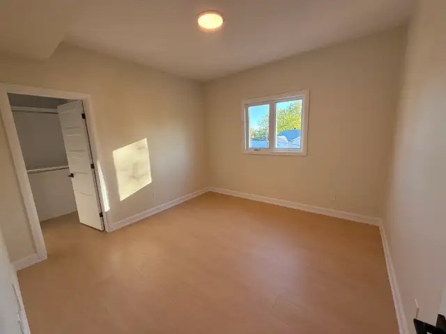 FOR RENT WENDOVER - 2 BEDROOM WATERFRONT - Photo 8