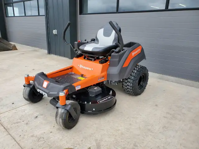 NEW Husqvarna Z242F SE Zero-turn 42' deck