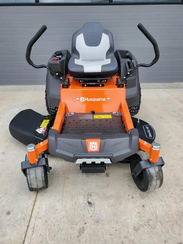 NEW Husqvarna Z242F SE Zero-turn 42' deck - Photo 3
