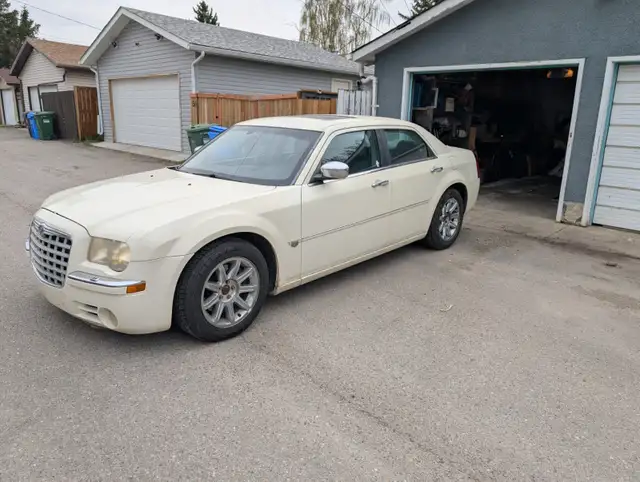 2005 Chrysler 300C - Photo 3