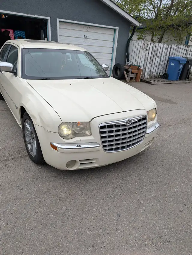 2005 Chrysler 300C - Photo 4