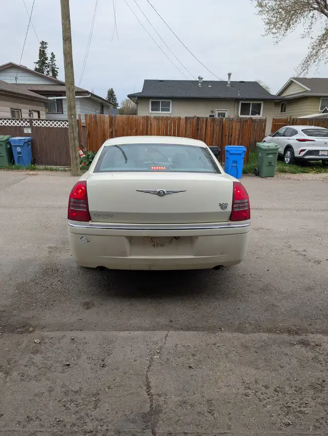 2005 Chrysler 300C - Photo 5