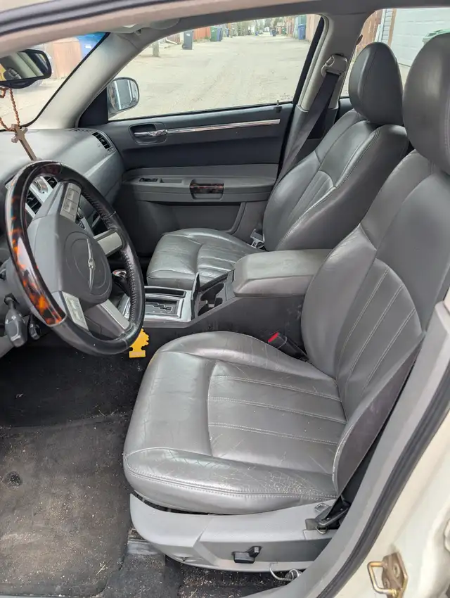 2005 Chrysler 300C - Photo 8