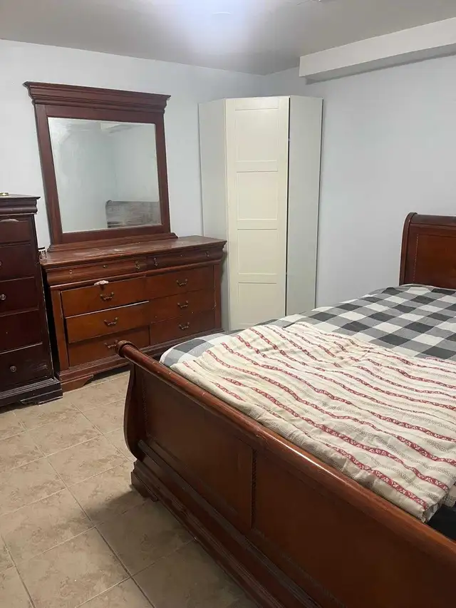 Large 2 bedroom basement available, RENT NEGOTIABLE
