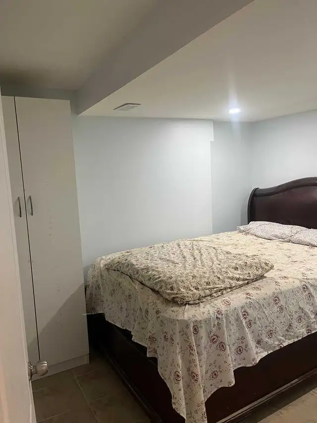 Large 2 bedroom basement available, RENT NEGOTIABLE - Photo 3