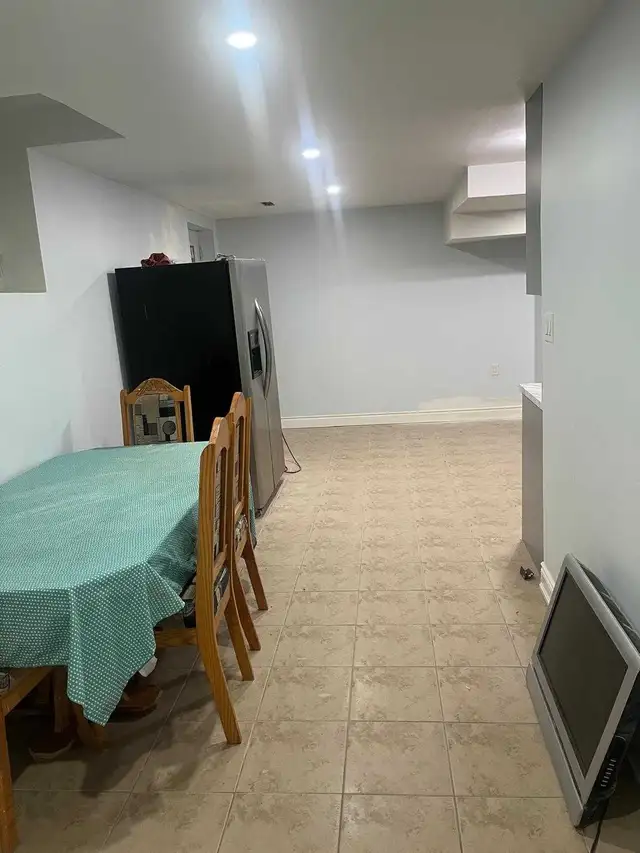 Large 2 bedroom basement available, RENT NEGOTIABLE - Photo 7