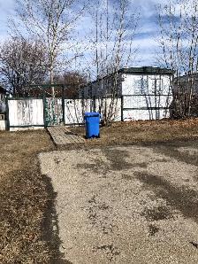 Mobile Home for Sale In Parkview Village. Handyman Special.