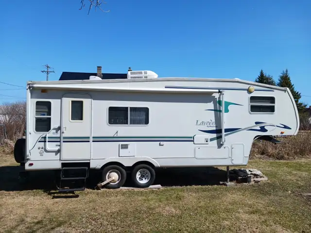 2002 Laredo 25RL Trailer/CURT Q20 Slider Hitch - Photo 2