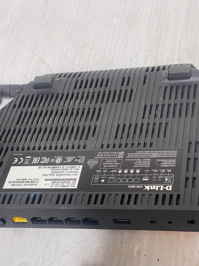 D-Link DIR-885L Router - Photo 4