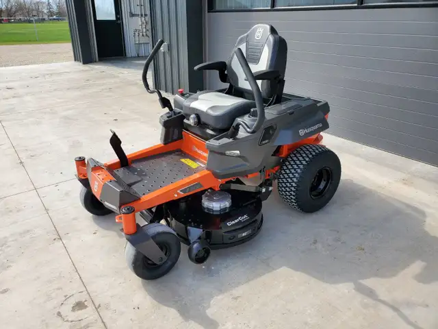 NEW Husqvarna Z245i Electric zero-turn 42' deck