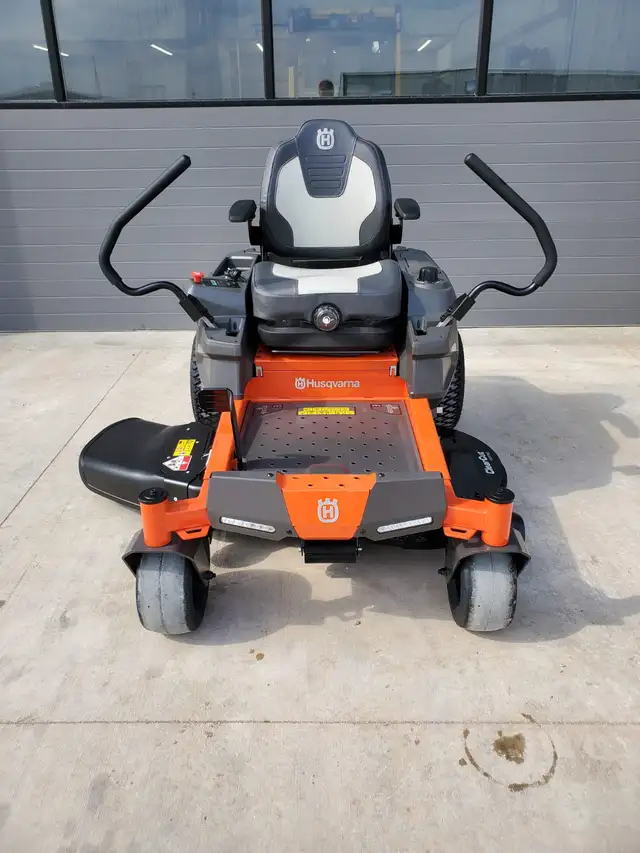 NEW Husqvarna Z245i Electric zero-turn 42' deck - Photo 3