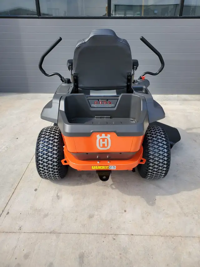 NEW Husqvarna Z245i Electric zero-turn 42' deck - Photo 4