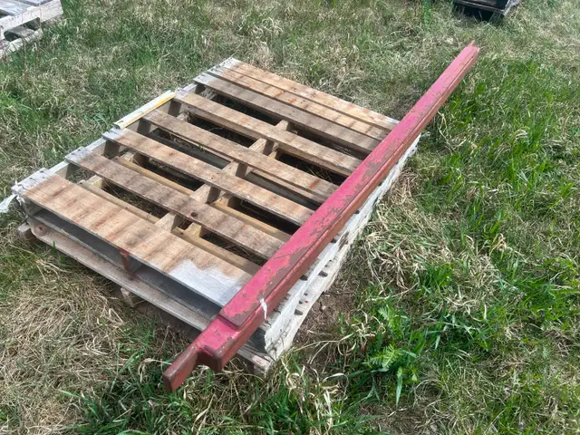 Steel Bar - 7'10' x 3' x 3'