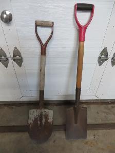 2 PELLES EN FER ANCIENNE BON ETAT
