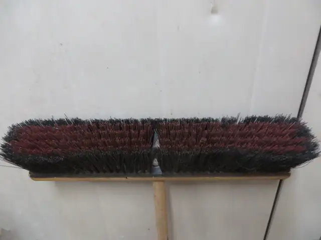 BALAI/BROSSE ROBUSTE COMME NEUF - Photo 2