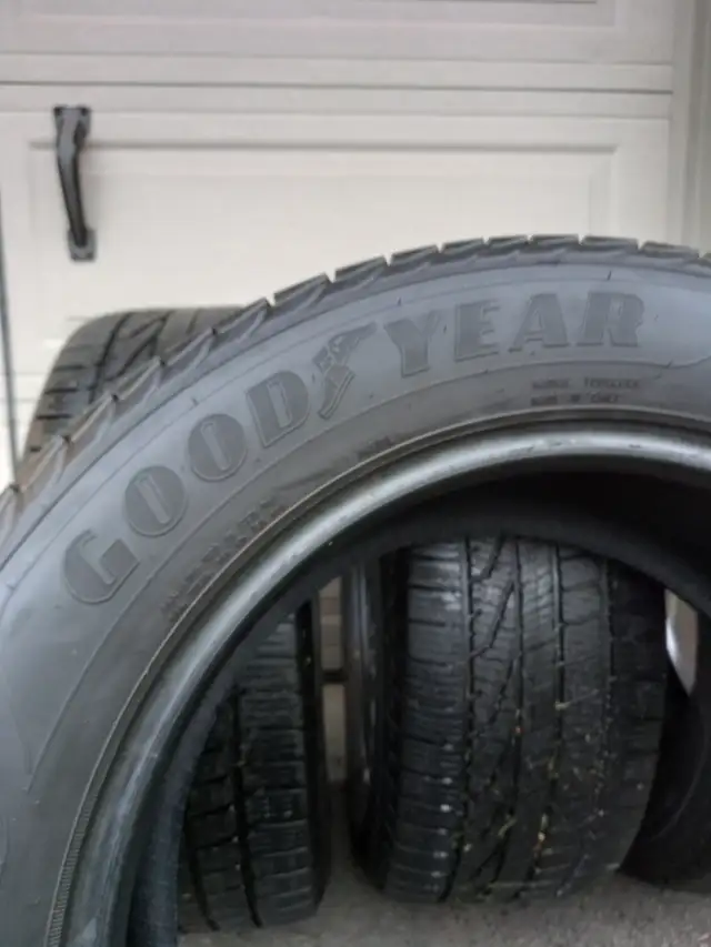 4 tires GOODYEAR 255/55/R18 all season.