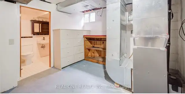 Toronto Victoria park & Eglinton room for rent - Photo 2