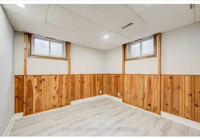 Toronto Victoria park & Eglinton room for rent - Photo 3