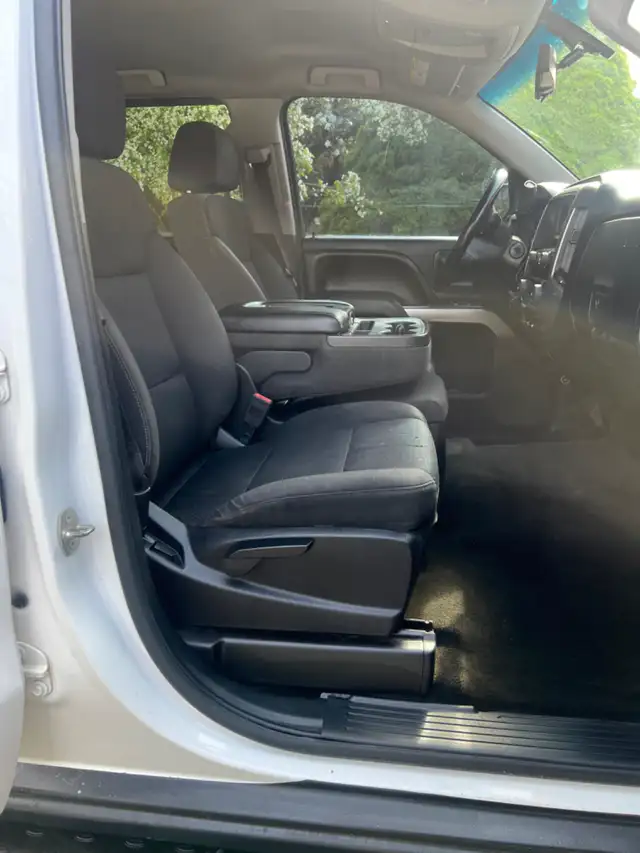 2014 Chevy Silverado in great shape - Photo 9