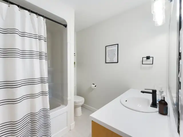 Beautiful 4 Bedroom   Gym, 3 Bathroom Home in Niverville !! - Photo 6