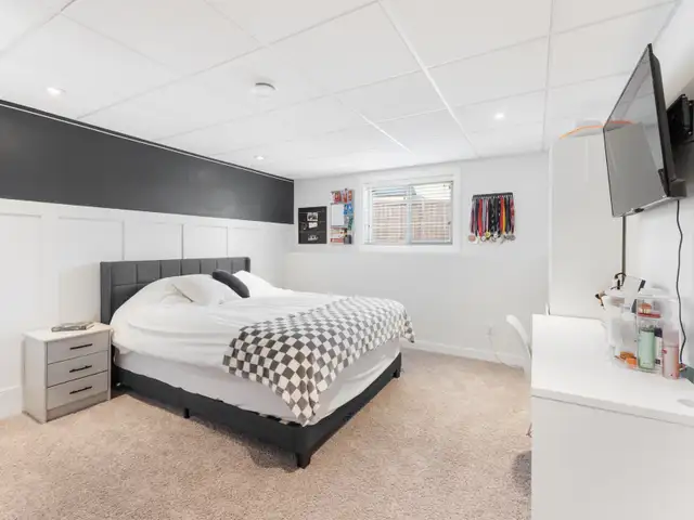 Beautiful 4 Bedroom   Gym, 3 Bathroom Home in Niverville !! - Photo 12