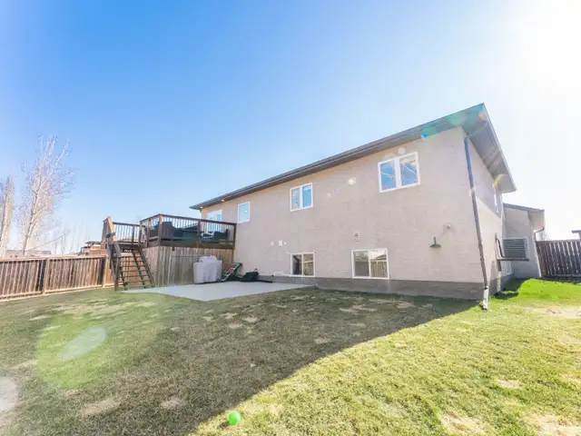 Beautiful 4 Bedroom   Gym, 3 Bathroom Home in Niverville !! - Photo 16