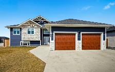 5 Bedroom, 3 Bathroom Custom Built Home in Niverville For Sale!