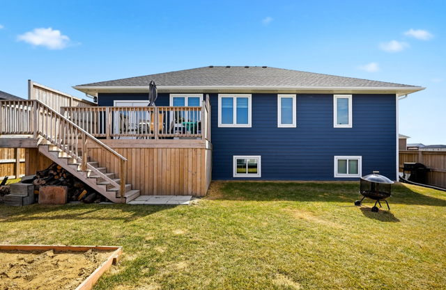 5 Bedroom, 3 Bathroom Custom Built Home in Niverville For Sale! - Photo 2