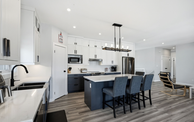 5 Bedroom, 3 Bathroom Custom Built Home in Niverville For Sale! - Photo 7