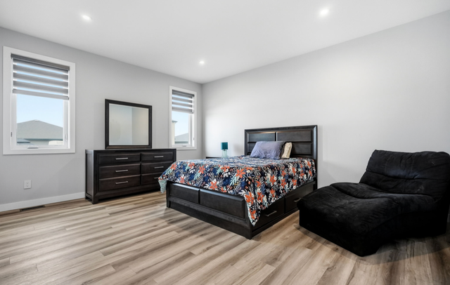 5 Bedroom, 3 Bathroom Custom Built Home in Niverville For Sale! - Photo 8