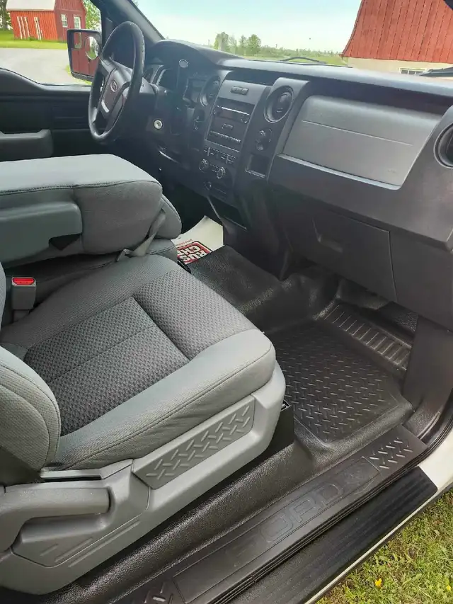 2012 Ford F150 long box reg cab - Photo 4