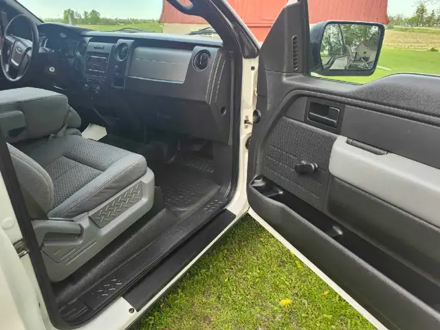 2012 Ford F150 long box reg cab - Photo 5