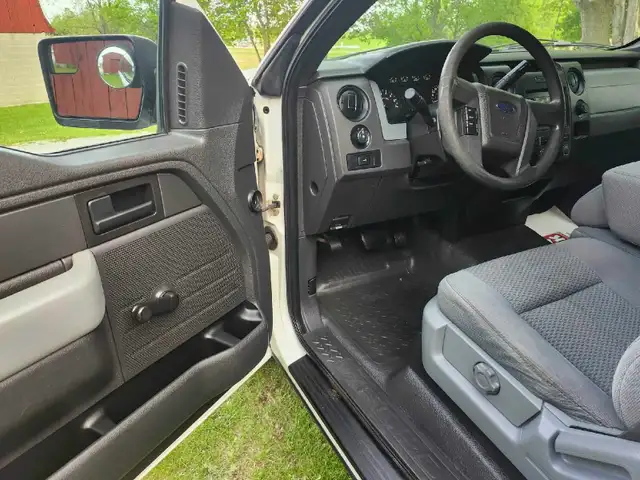 2012 Ford F150 long box reg cab - Photo 6