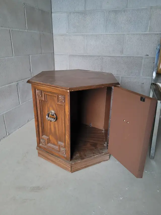 End table - Photo 2