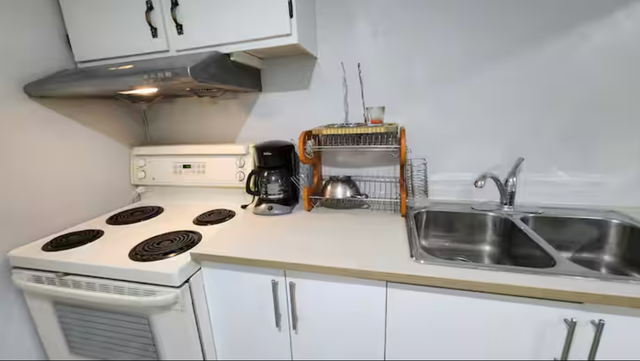 Room in Hamilton (Upper Paradise/Stonechurch) - Photo 2