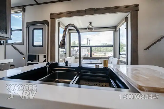 2026 Grand Design Solitude 376RD - Photo 10