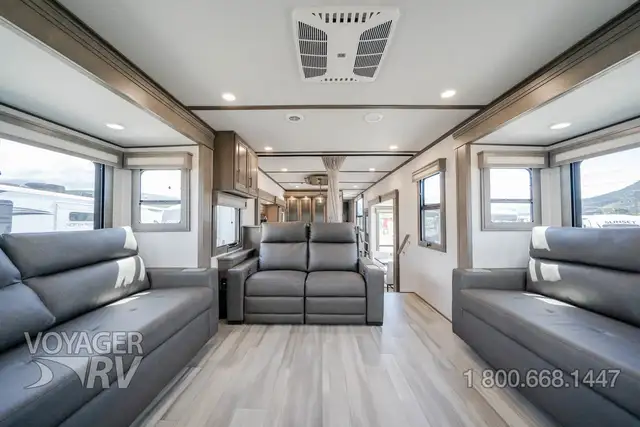 2026 Grand Design Solitude 376RD - Photo 34