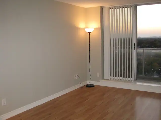 Studio Condo on Bloor st. w. - Photo 12