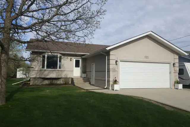 A Rare 5-Bedroom Fully Finished Bungalow in Mitchell