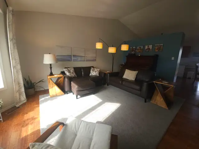 A Rare 5-Bedroom Fully Finished Bungalow in Mitchell - Photo 5