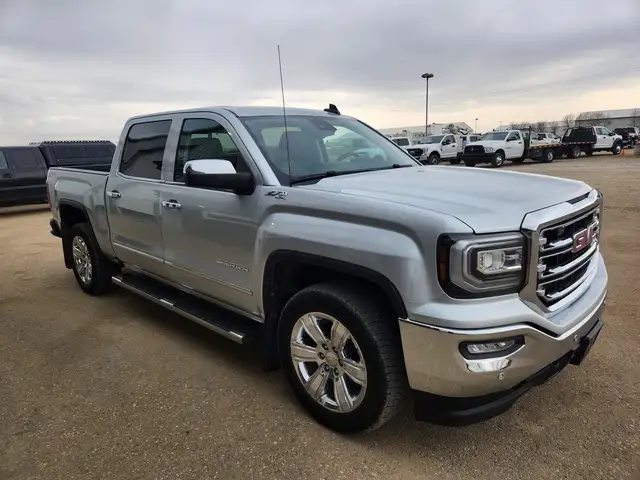 2017 GMC Sierra 1500 Crew Cab 4X4 SLT 5.3L - Rebuilt Title - Photo 3