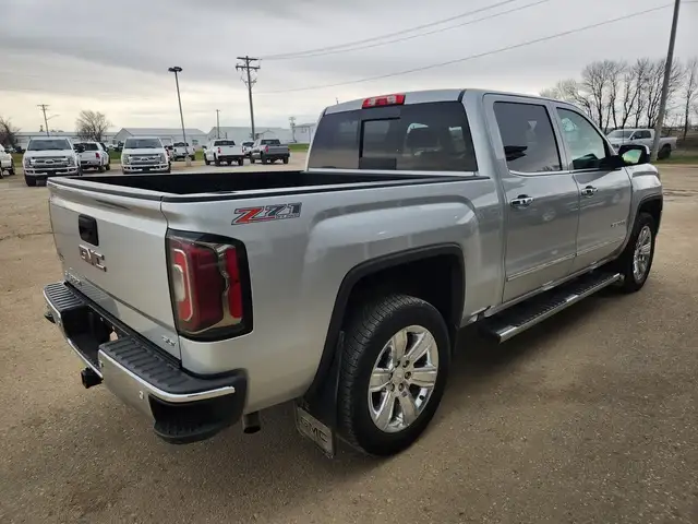 2017 GMC Sierra 1500 Crew Cab 4X4 SLT 5.3L - Rebuilt Title - Photo 4