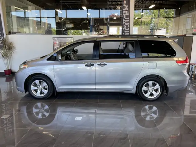 2013 Toyota Sienna - Photo 4