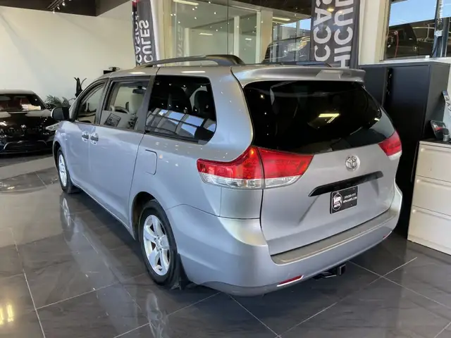 2013 Toyota Sienna - Photo 5