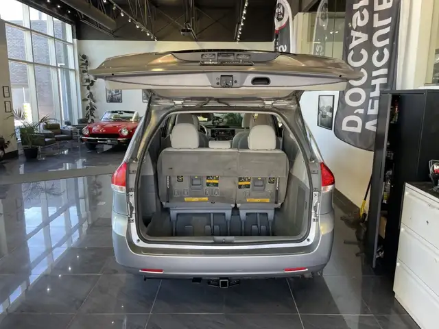 2013 Toyota Sienna - Photo 8