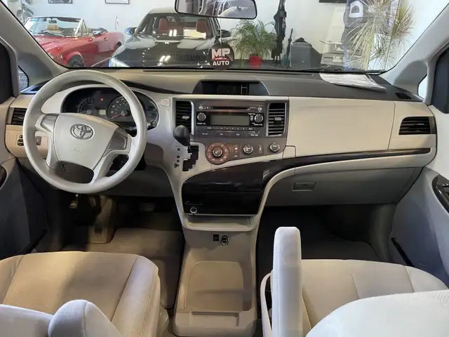 2013 Toyota Sienna - Photo 13