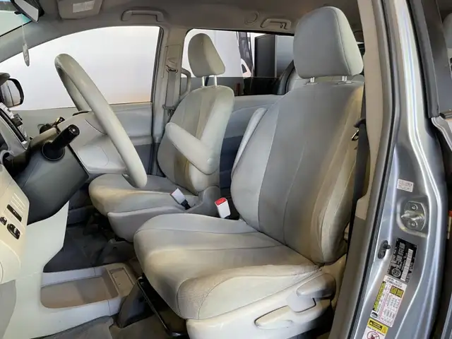 2013 Toyota Sienna - Photo 14