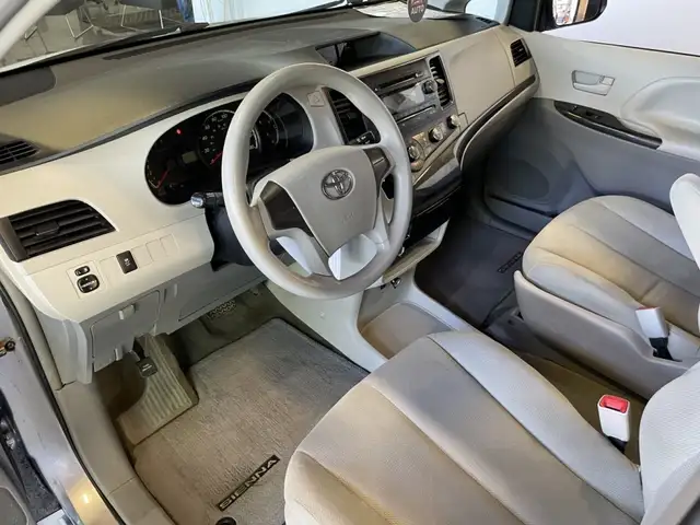 2013 Toyota Sienna - Photo 15