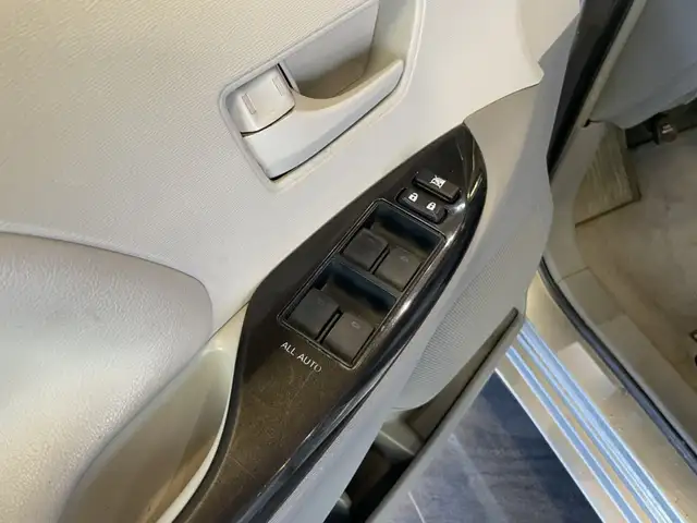 2013 Toyota Sienna - Photo 16