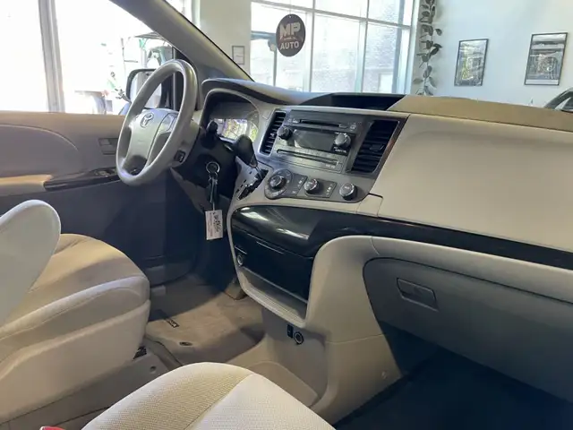 2013 Toyota Sienna - Photo 22